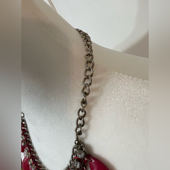 Dark Fuchsia/Clear textured Drop Rhinestone silver Tone Chain Bib Necklace 21” - Picture 3 of 5